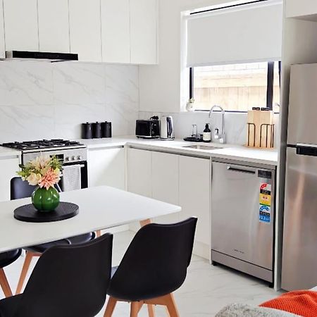 Villa Modern & Cozy New Build Retreat Hamilton Exterior foto